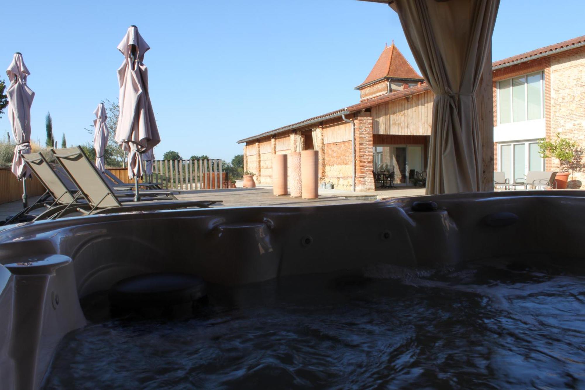 Escons Domaine De Charme Hotel Saint-Sulpice-sur-Leze Exterior photo